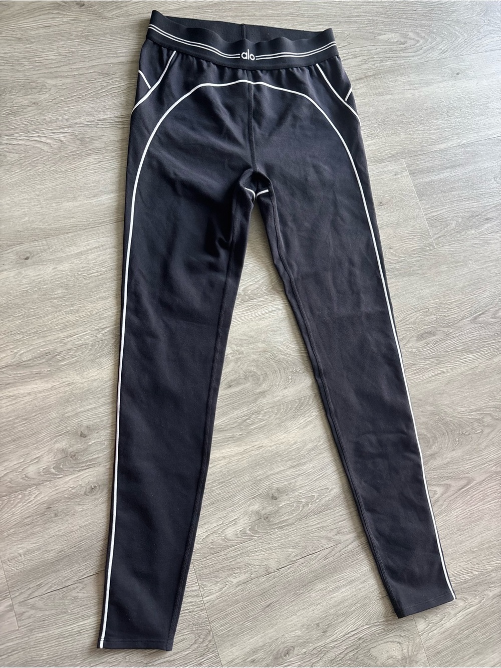 ALO Yoga Black Leggings with White Piping